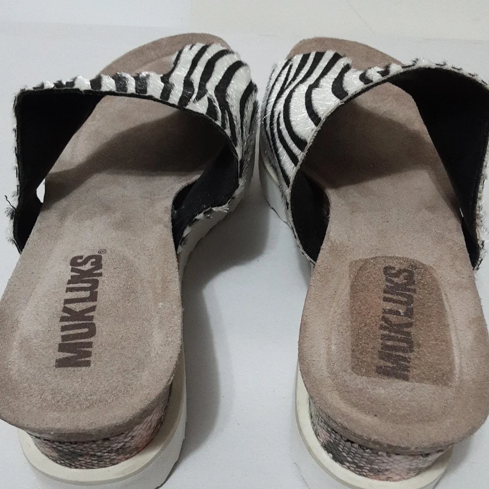 MUKLUKS Zebra Black and White Print‎ Pitch Duet Wedge Sandal